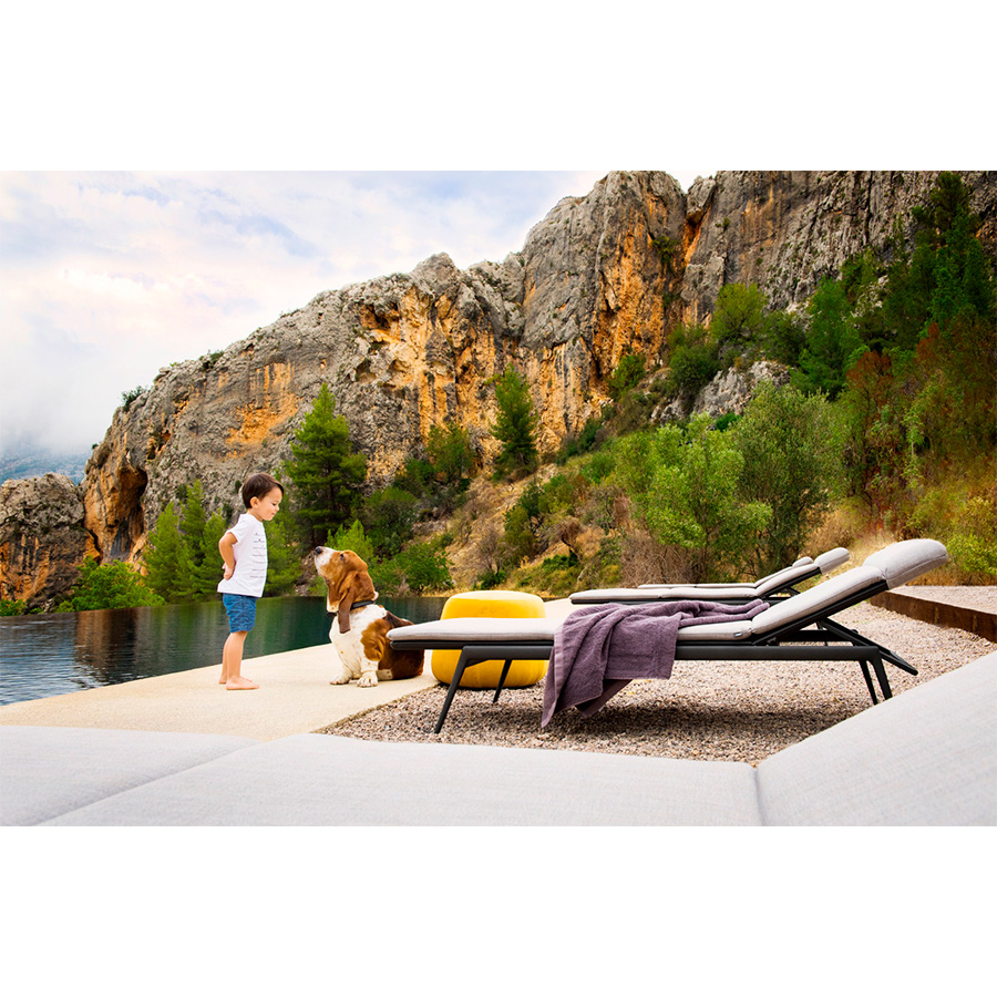 TRIBU-TUMBONAS-BRANCH-BRANCH-LOUNGER-INK6870-1300X855